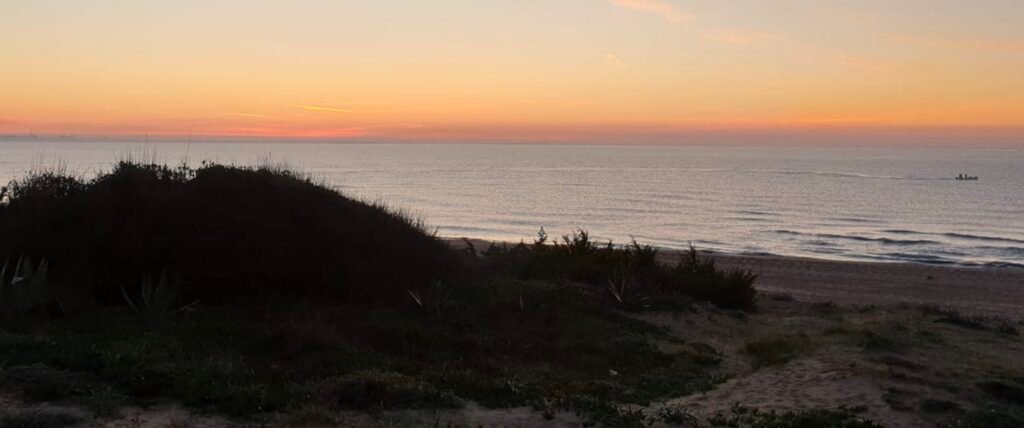 Il bellissimo tramonto sulla costa di Castellaneta Marina